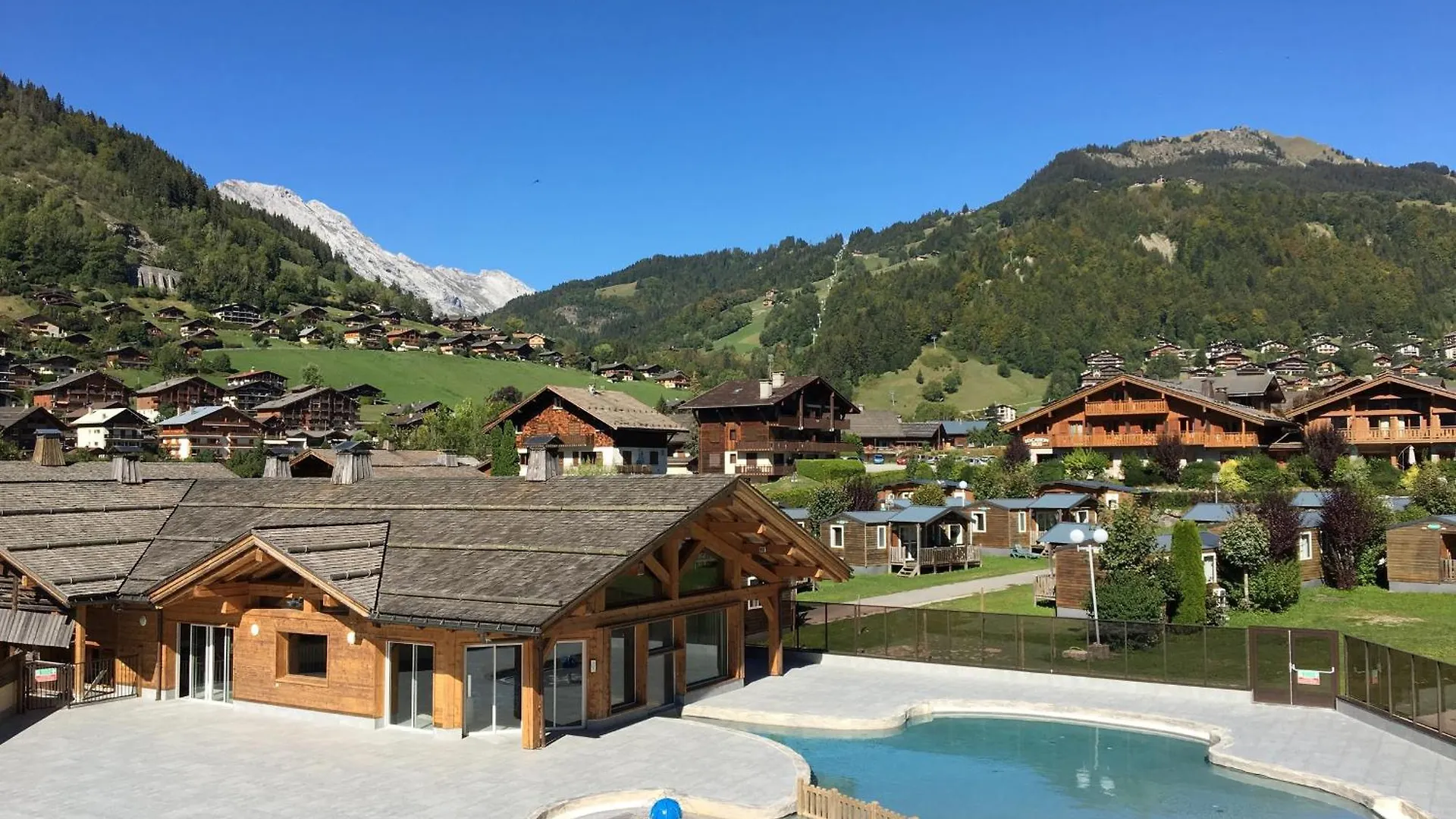 Appartement 10 Pers Avec Piscine Couverte Pres Des Pistes Et Services Pratiques Au Grand-Bornand - Fr-1-467-105 Le Grand-Bornand